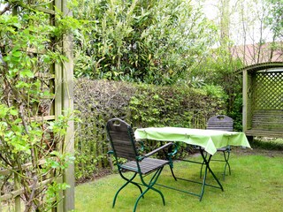 Kleine Ruheoase im Garten