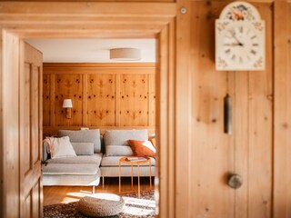 Hus Sigritta von der Stube ins Wohnzimmer