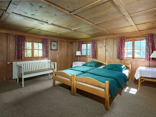 Schlafzimmer 3 mit Durchgang zu Schlafzimmer 2