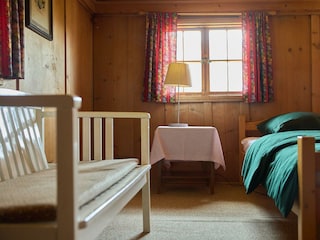 Schlafzimmer 3 mit Fenster in zwei Himmelsrichtung