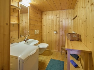 WC mit Waschmaschine