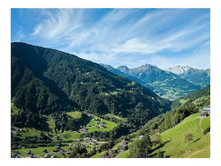 Außenansicht nach Westen mit Schruns und Rätikon