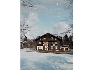 Hus Sigritta Winter Außenansicht