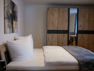 geräumiger Schlafzimmerkasten