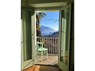 See vom Balkon im Januar