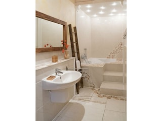 Badezimmer mit Badewanne