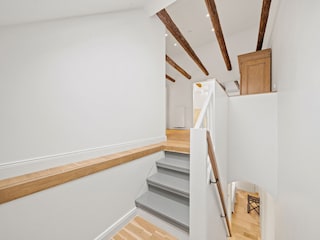 verschiedene Ebenen durch historische Bauweise