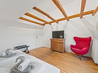 viertes Schlafzimmer mit Doppelbett im Obergeschoss