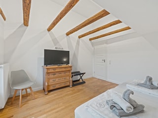 drittes Schlafzimmer mit Doppelbett im Obergeschoss