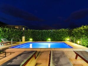 Ferienhaus Comfortable and spacious house with terrace Vrsine, Trogir K-22668