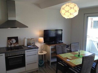 Küchenzeile mit Essplatz