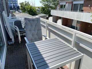 Balkon mit Blick zum Deich