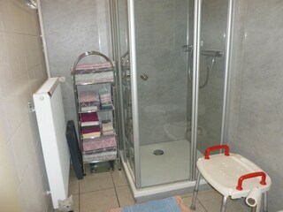 Dusche mit niedrigem Einstieg