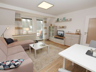 Wohnzimmer mit Zugang Balkon