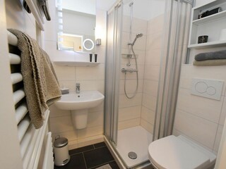 Badezimmer mit Dusche