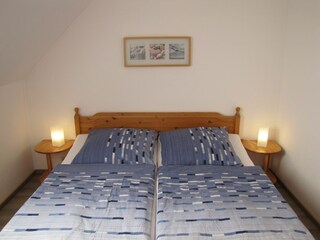 Doppelbett im Schlafzimmer