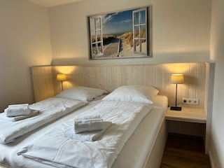 Schlafzimmer mit Doppelbett