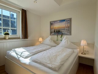 Schlafzimmer mit Doppelbett