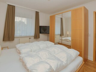 Doppelbett im Schlafzimmer