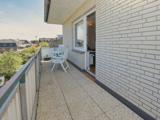 Balkon mit Blick zum Deich