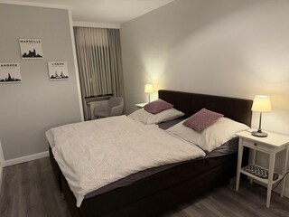 Boxspringbett im Schlafzimmer
