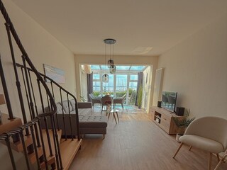 Wohnbereich mit Esszimmer, Wintergarten und Meerblick