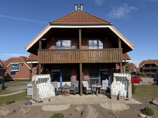 Südterrasse mit neuer Gartenanlage