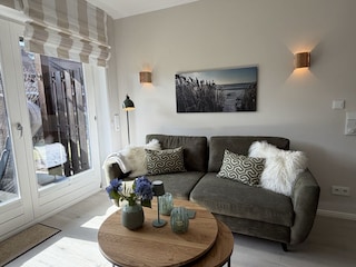 Super bequemes Sofa mit Blick in den Garten