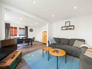 Heller und gemütlicher Wohn- und Essbereich