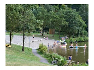 Am See - Badebereich mit Sandstrand