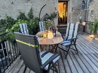 Terrasse oben mit Blick ins Schlafzimmer