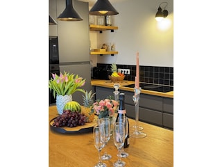 Über die Bar Blick in die Küche