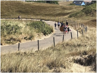 Spazieren Sie durch die Dünen zum Strand