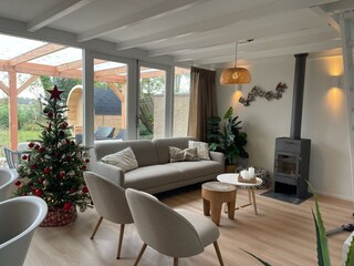 Im Dezember erwartet Sie ein schöner Weihnachtsbaum.