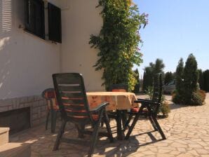 Apartment One bedroom apartment with terrace Valbandon, Fažana A-7304-a