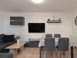 Three bedroom apartment with terrace Valbandon, Fažana A-19663-b