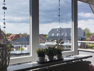 Wohnzimmer mit Balkon