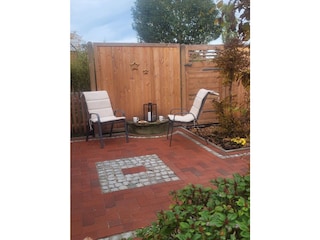 Sitzgruppe vor dem Eingang