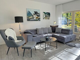 gemütliche Couchlandschaft und Sessel