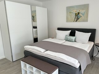 großer Kleiderschrank