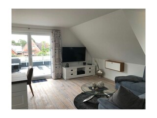 Wohn-Essbereich mit Blick nach draußen