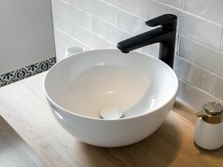 Waschbecken im Duschbad