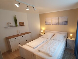 Schlafzimmer mit Doppelbett