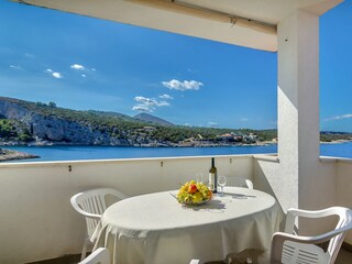 Apartment Zastražišće  1