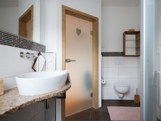 Fewo Blumenwiese - modernes Duschbad