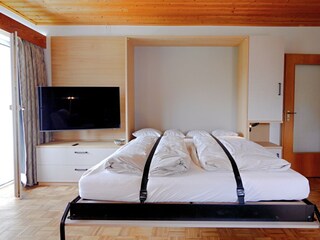 praktisches Schrankbett (Schlafplatz 3-4)