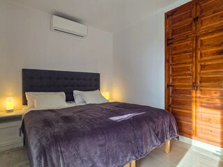 ... und ein großer Kleiderschrank ...