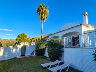 Die Berge im Hinterland runden das Naturspektakel ab.