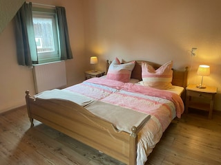 Schlafzimmer 1