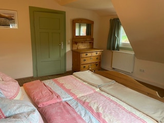 Schlafzimmer 1